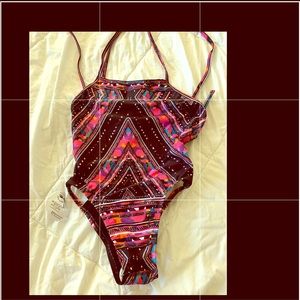 Jolyn Nico 2 tie-back, 26